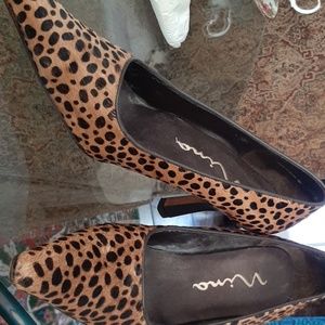 Nina cheetah pumps